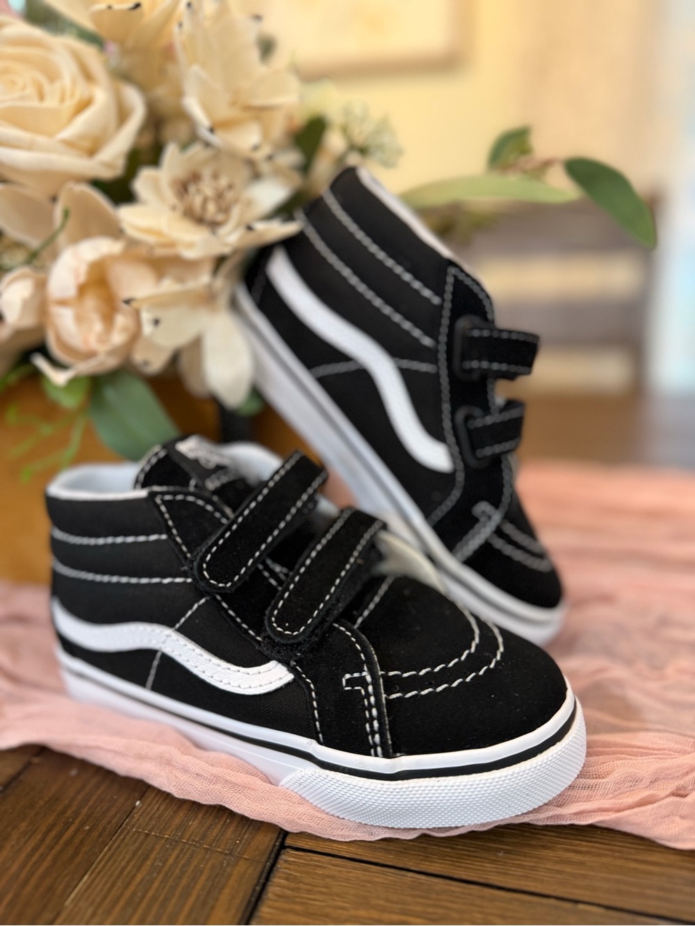 NEW - Vans Kids' Black & White High-Top Velcro Sneakers size 10C / 10K